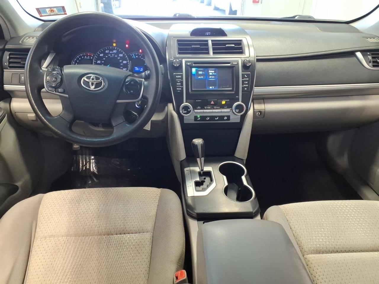 Toyota Camry 4dr Sdn I4 Auto LE (Natl) 2012