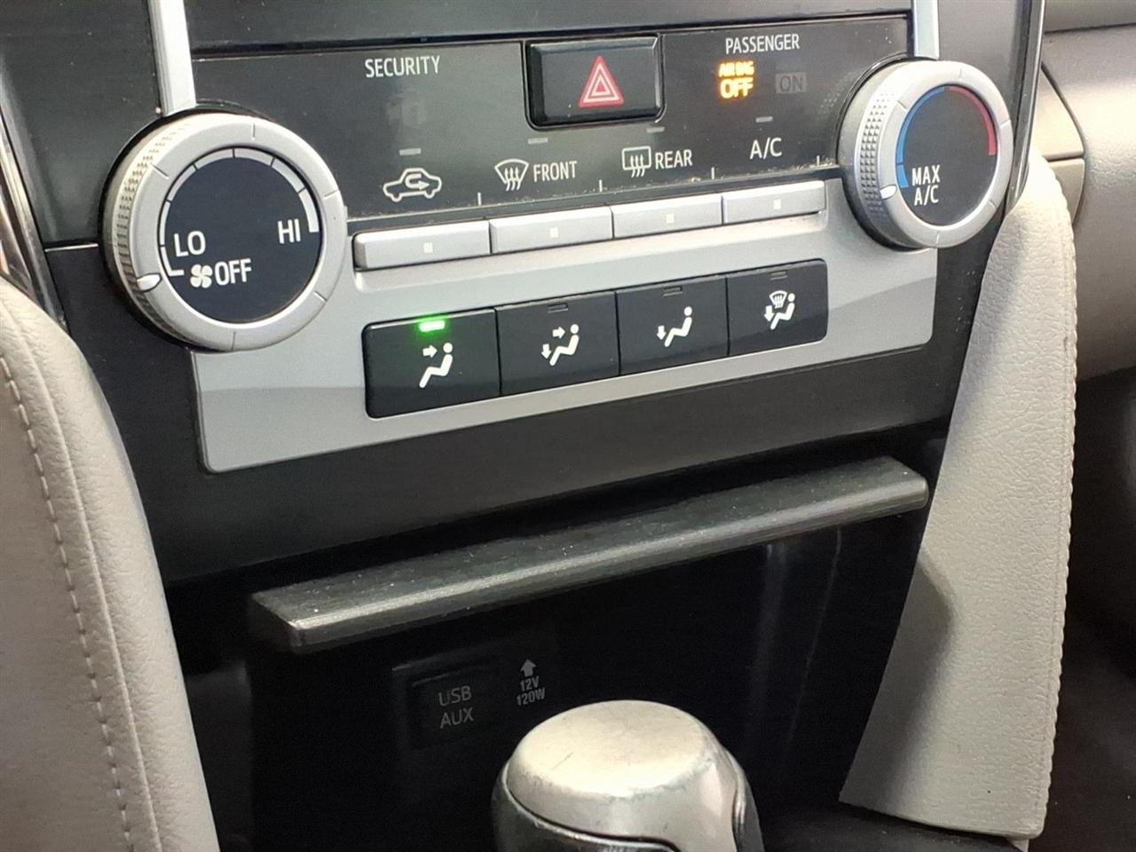 Toyota Camry 4dr Sdn I4 Auto LE (Natl) 2012