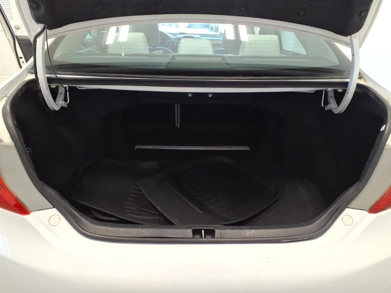 Toyota Camry 4dr Sdn I4 Auto LE (Natl) 2012