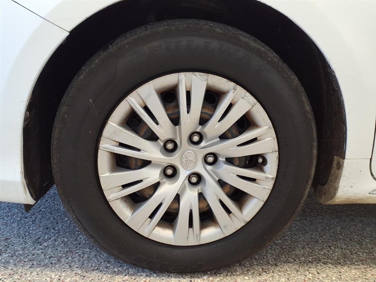 Toyota Camry 4dr Sdn I4 Auto LE (Natl) 2012