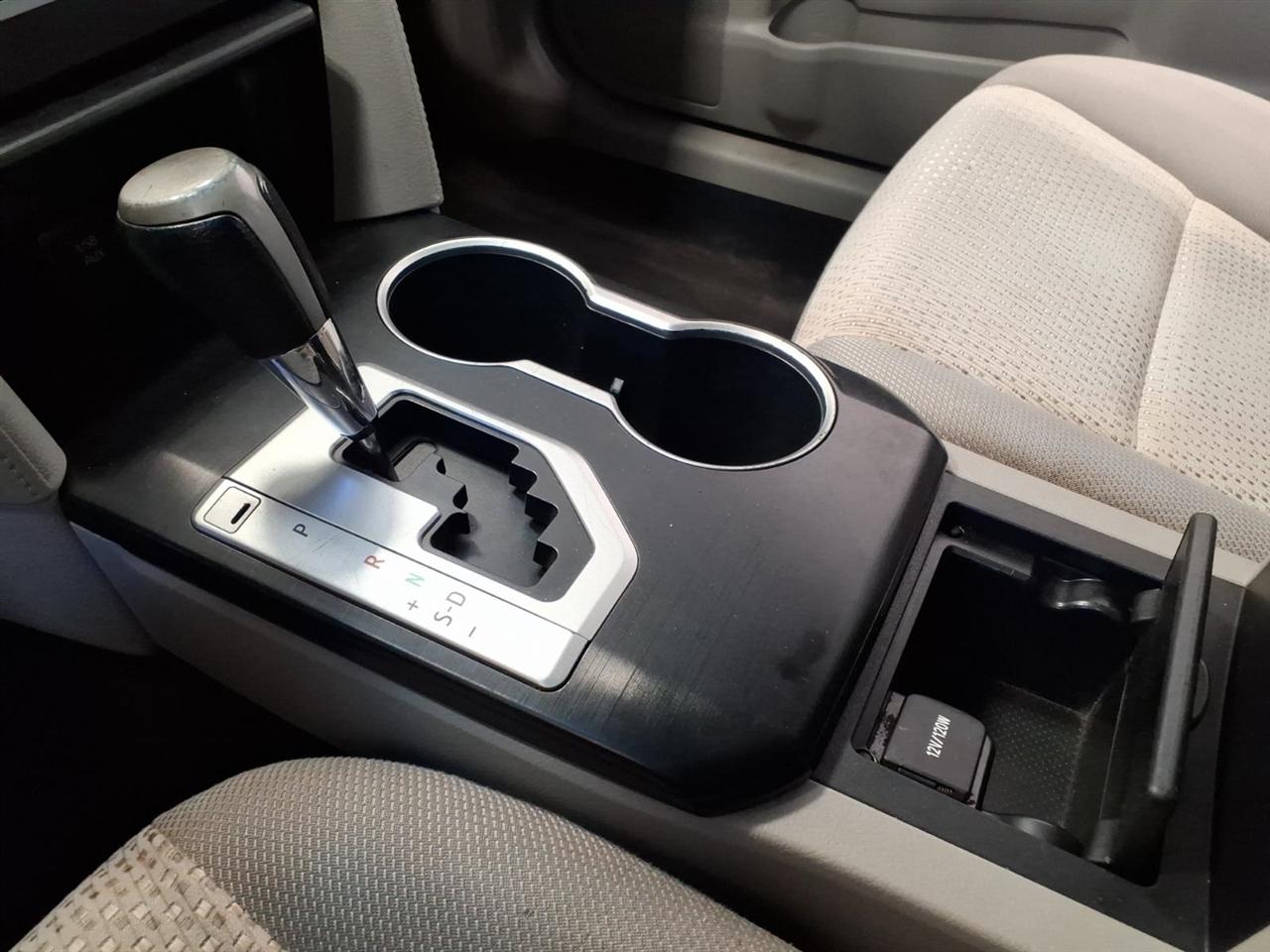 Toyota Camry 4dr Sdn I4 Auto LE (Natl) 2012