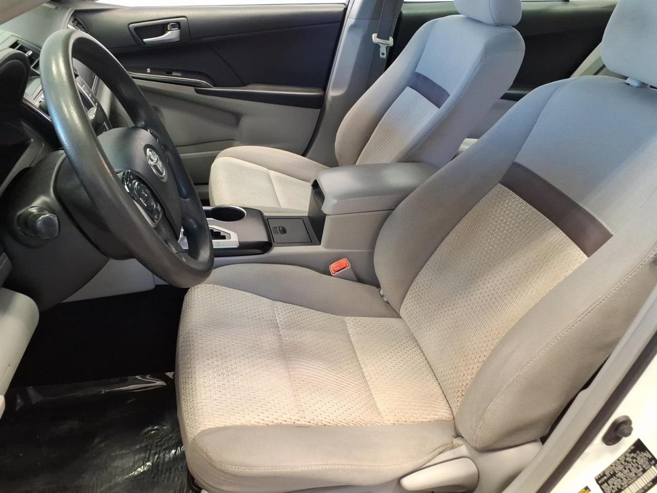 Toyota Camry 4dr Sdn I4 Auto LE (Natl) 2012