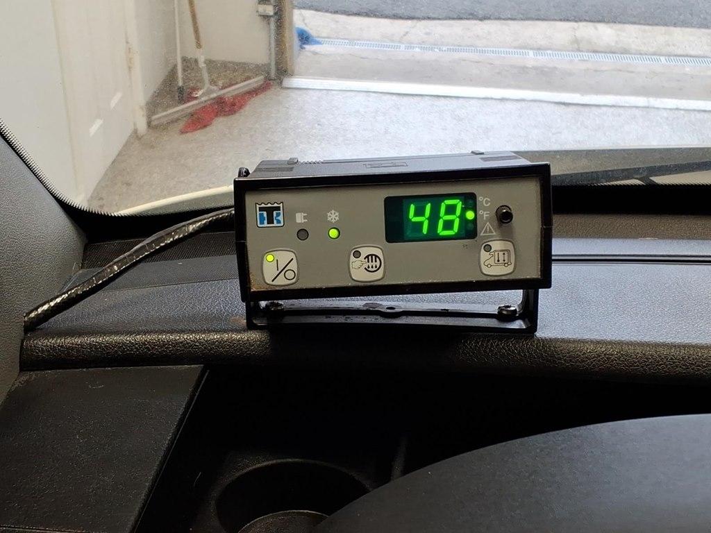 Mercedes-Benz Sprinter Cargo Vans 2500 144" 2014