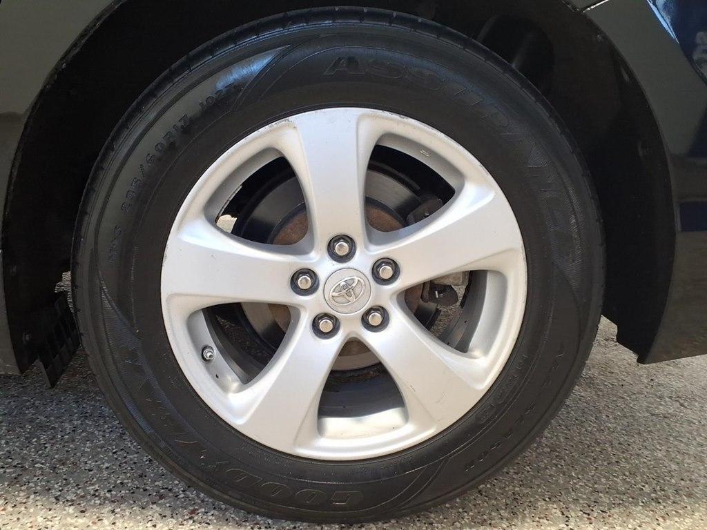 Toyota Sienna 5dr 7-Pass Van V6 LE FWD (Natl) 2011