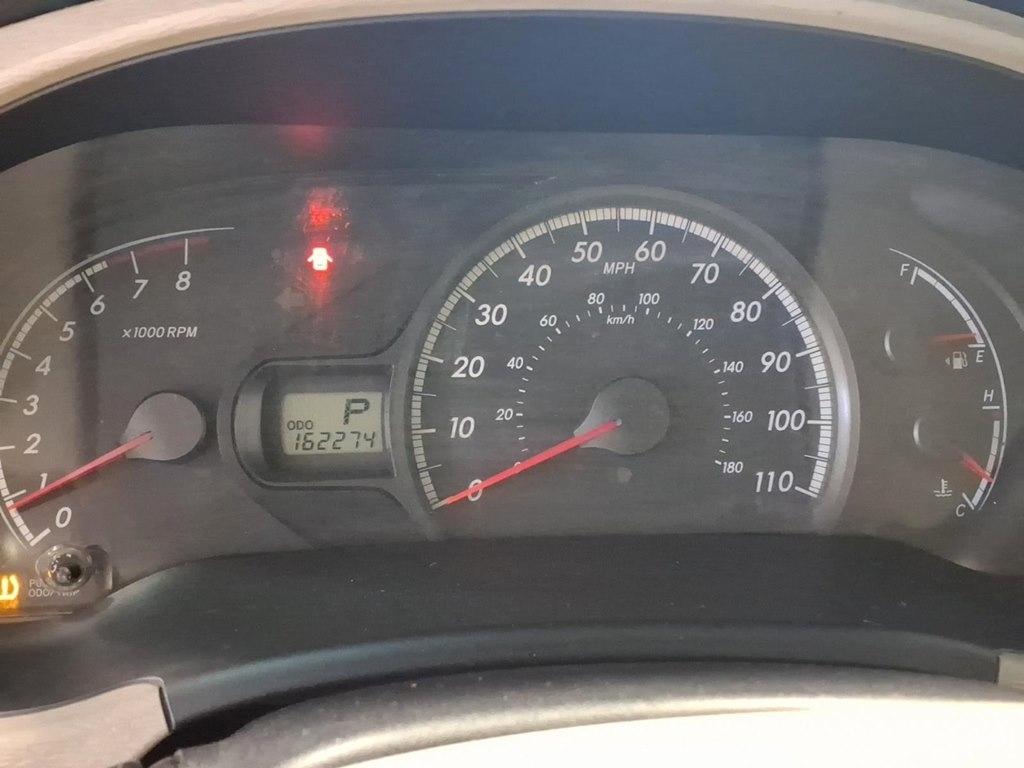 Toyota Sienna 5dr 7-Pass Van V6 LE FWD (Natl) 2011