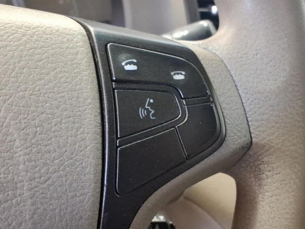 Toyota Sienna 5dr 7-Pass Van V6 LE FWD (Natl) 2011
