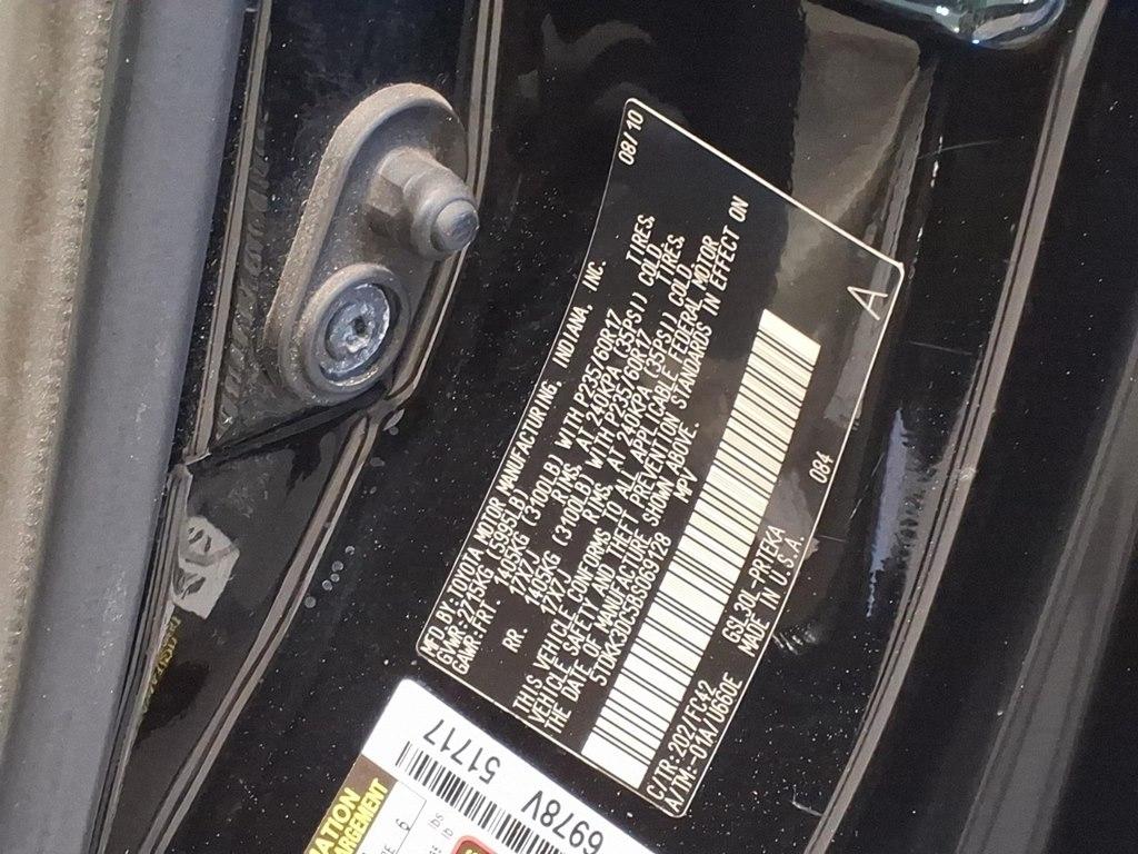 Toyota Sienna 5dr 7-Pass Van V6 LE FWD (Natl) 2011