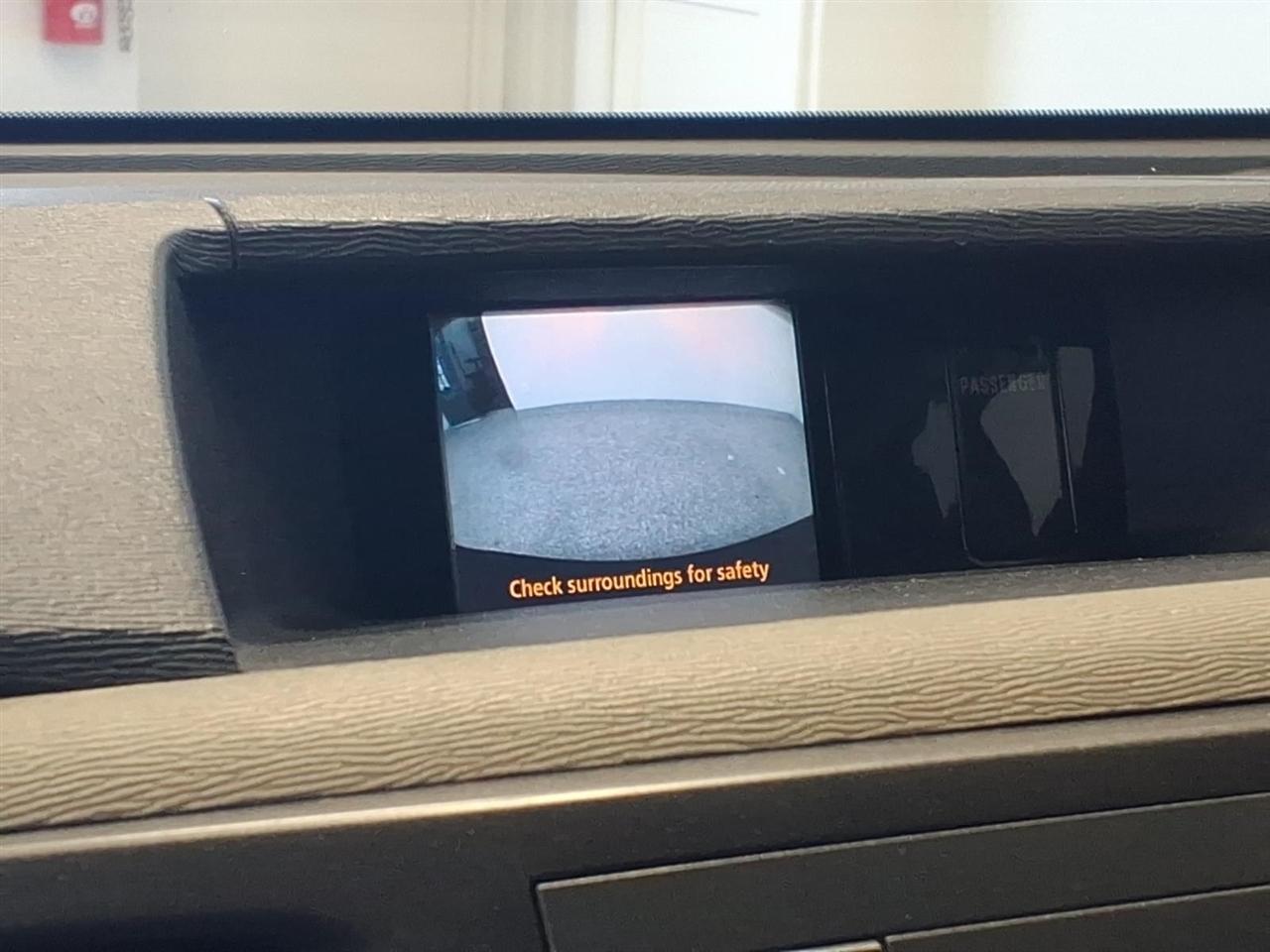 Toyota Sienna 5dr 7-Pass Van V6 LE FWD (Natl) 2011