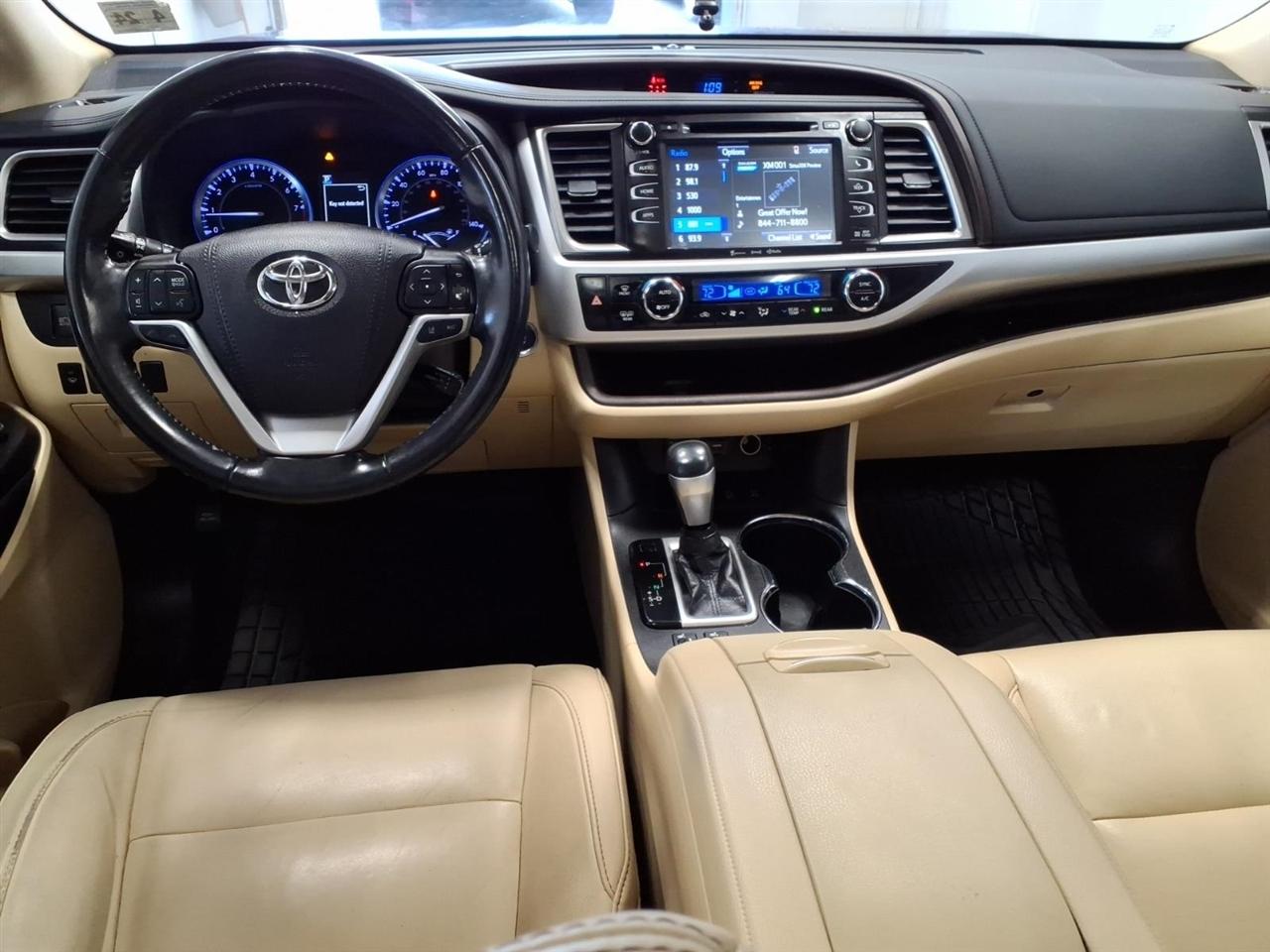 Toyota Highlander XLE AWD V6 2019