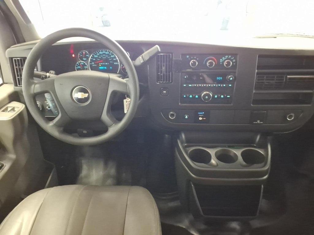 Chevrolet Express Passenger RWD 3500 135" LS w/1LS 2017