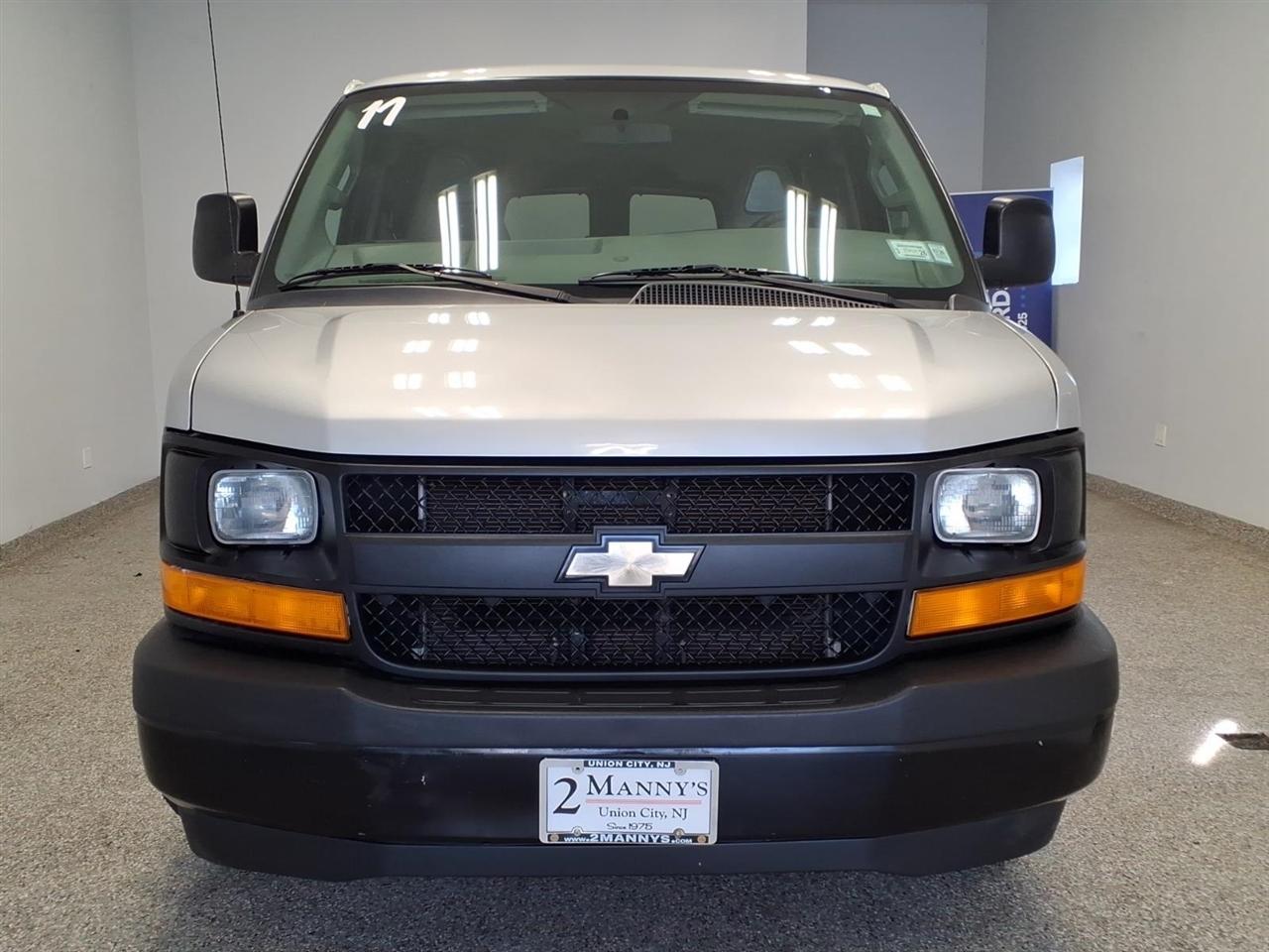 Chevrolet Express Passenger RWD 3500 135" LS w/1LS 2017