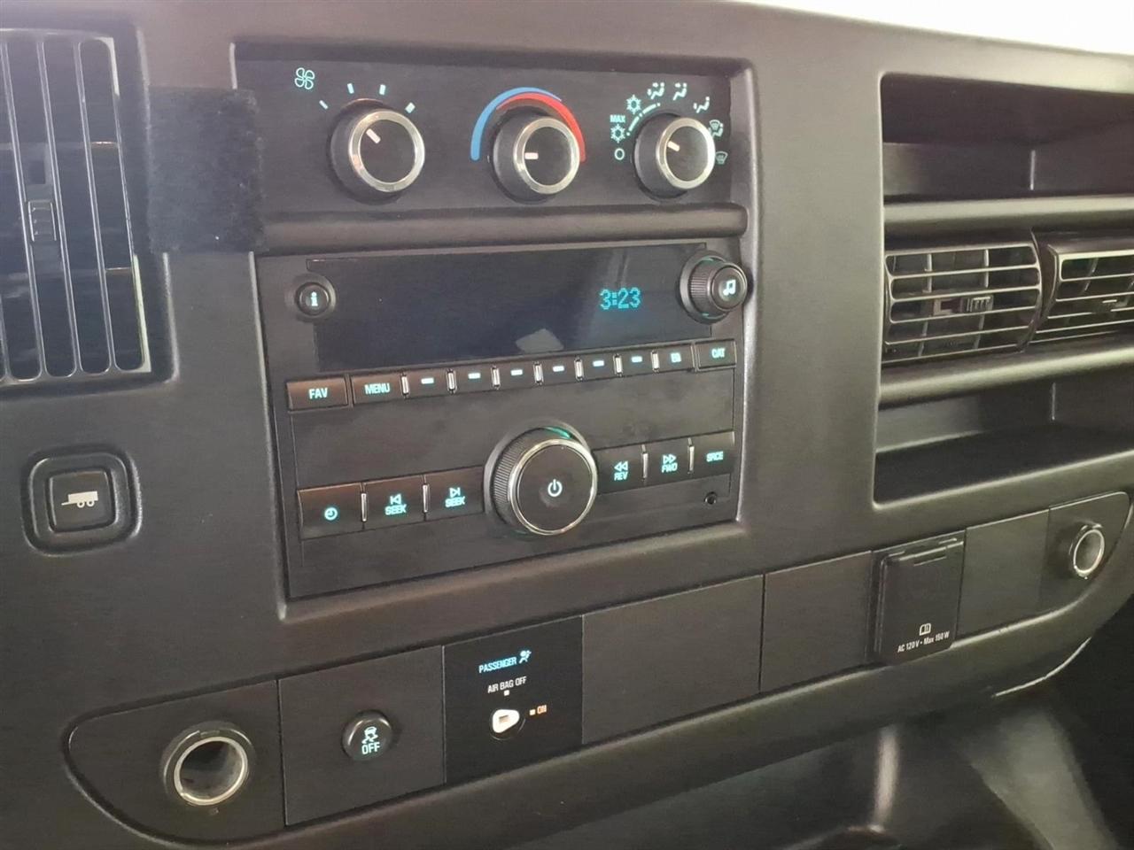 Chevrolet Express Passenger RWD 3500 135" LS w/1LS 2017