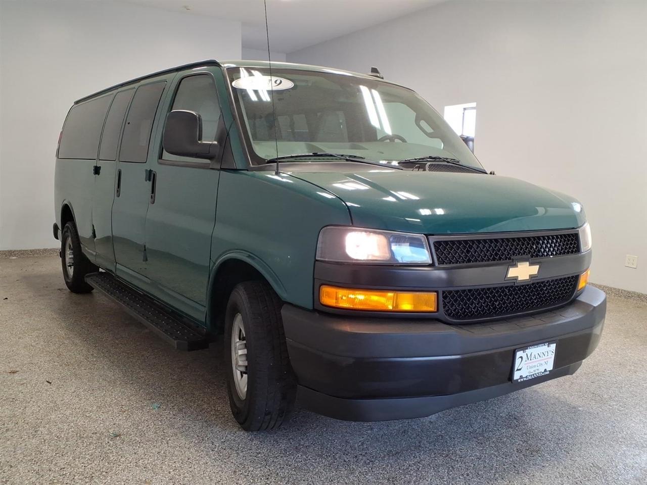 Chevrolet Express Passenger RWD 3500 155" LS 2019