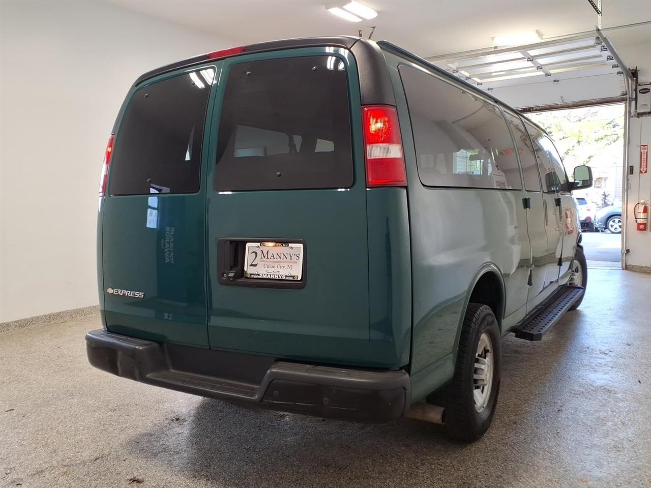 Chevrolet Express Passenger RWD 3500 155" LS 2019