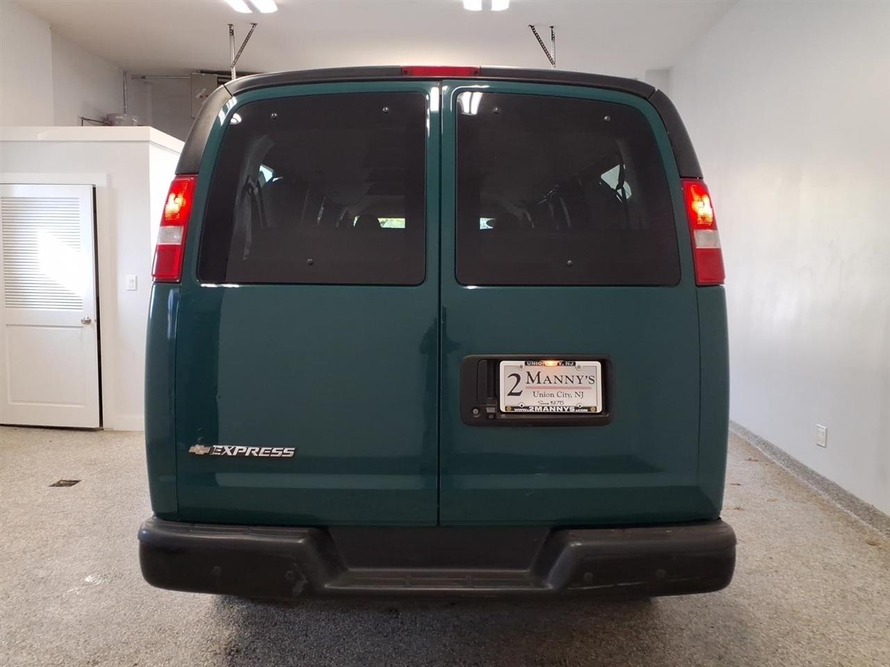 Chevrolet Express Passenger RWD 3500 155" LS 2019