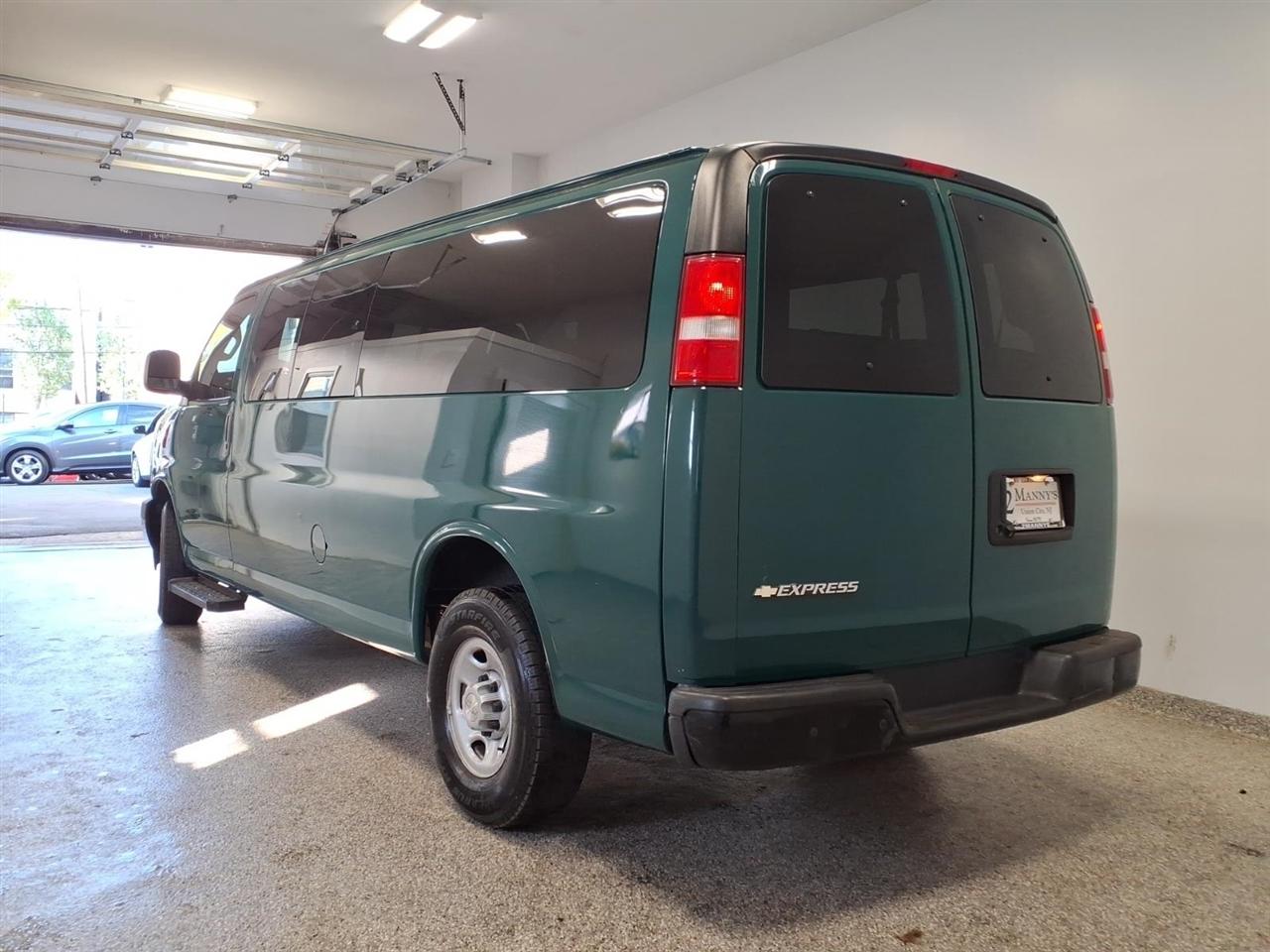 Chevrolet Express Passenger RWD 3500 155" LS 2019