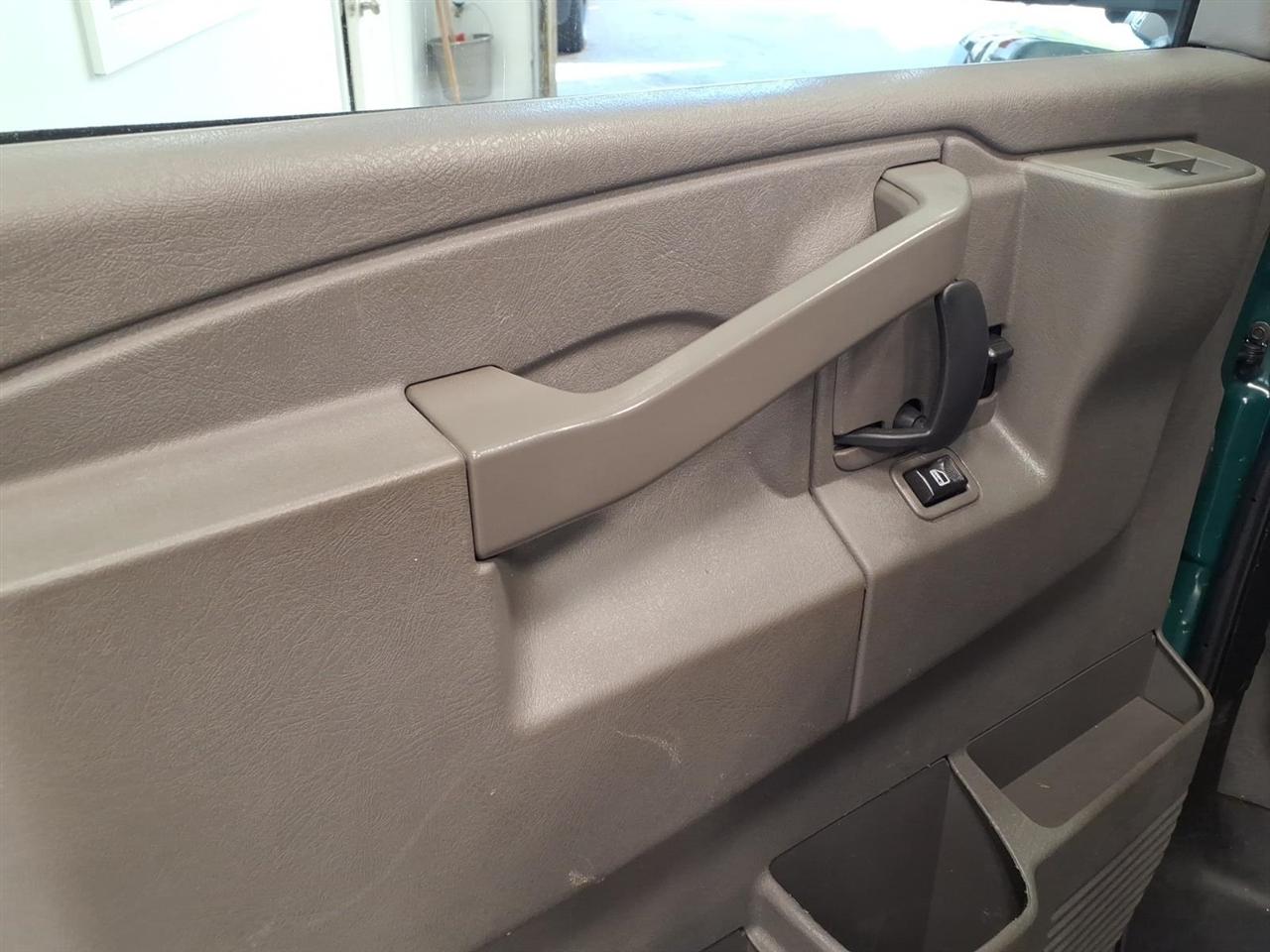 Chevrolet Express Passenger RWD 3500 155" LS 2019