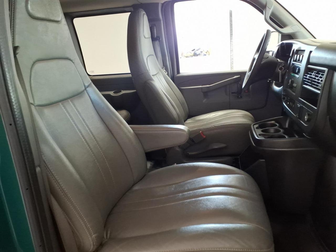 Chevrolet Express Passenger RWD 3500 155" LS 2019