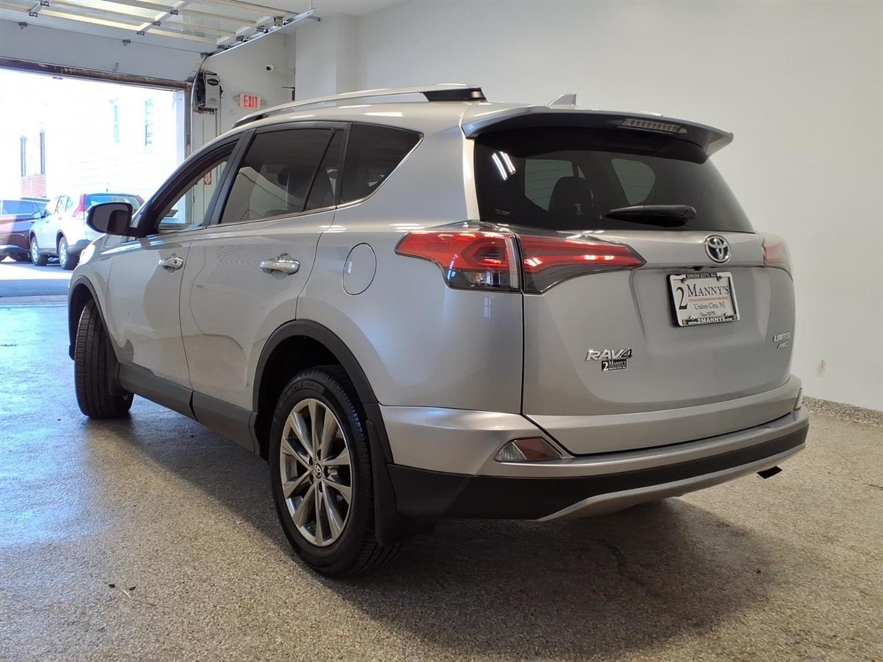 Toyota RAV4 Limited AWD (Natl) 2018