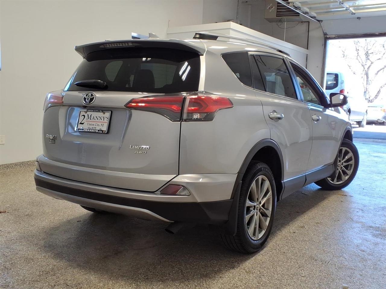 Toyota RAV4 Limited AWD (Natl) 2018