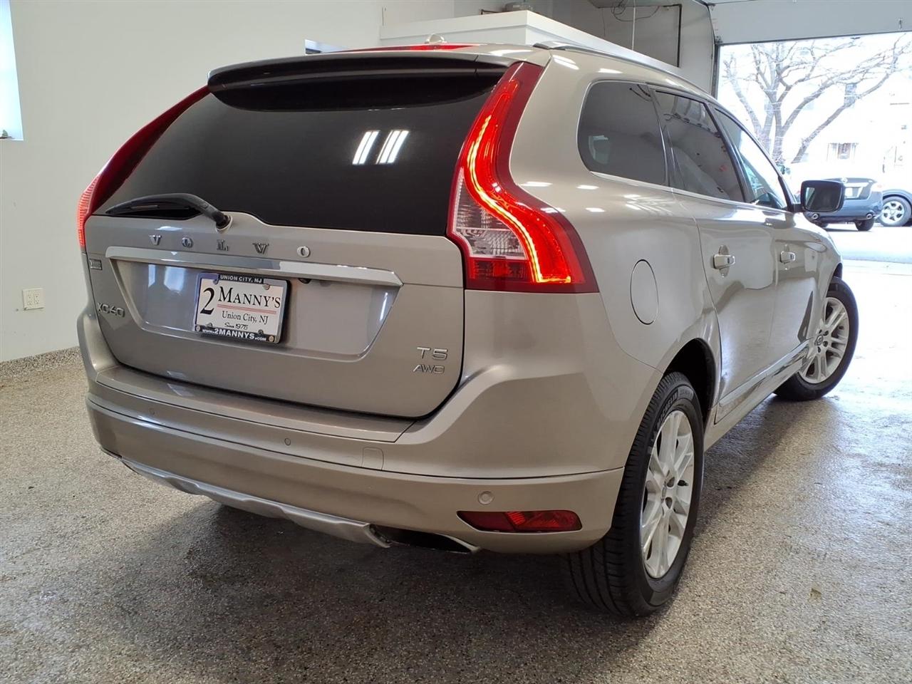 Volvo XC60 2015.5 AWD 4dr T5 2015