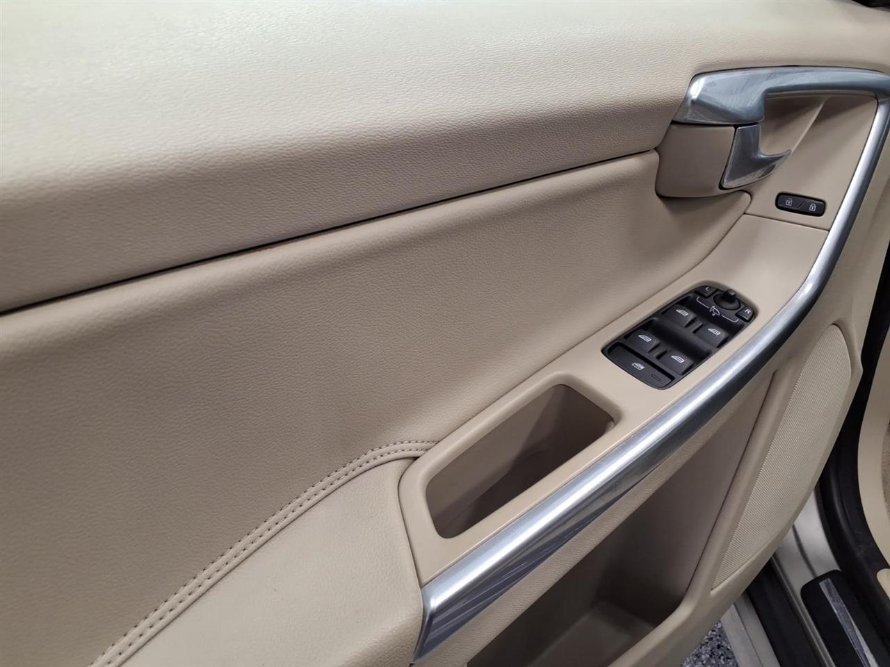 Volvo XC60 2015.5 AWD 4dr T5 2015