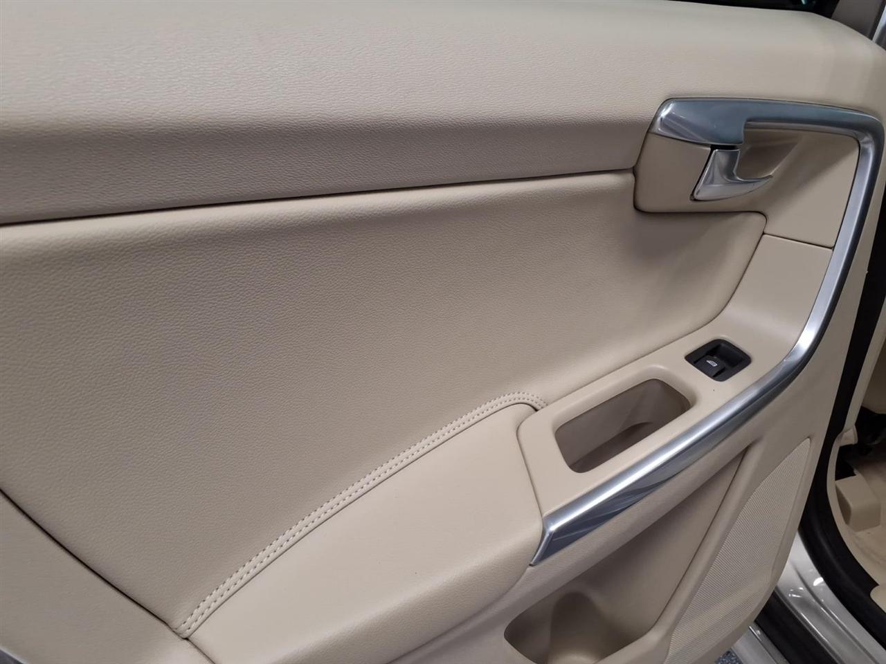 Volvo XC60 2015.5 AWD 4dr T5 2015