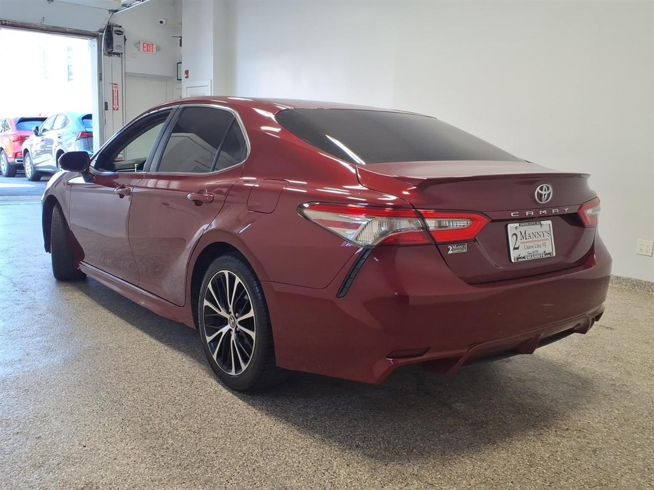 Toyota Camry SE 2018