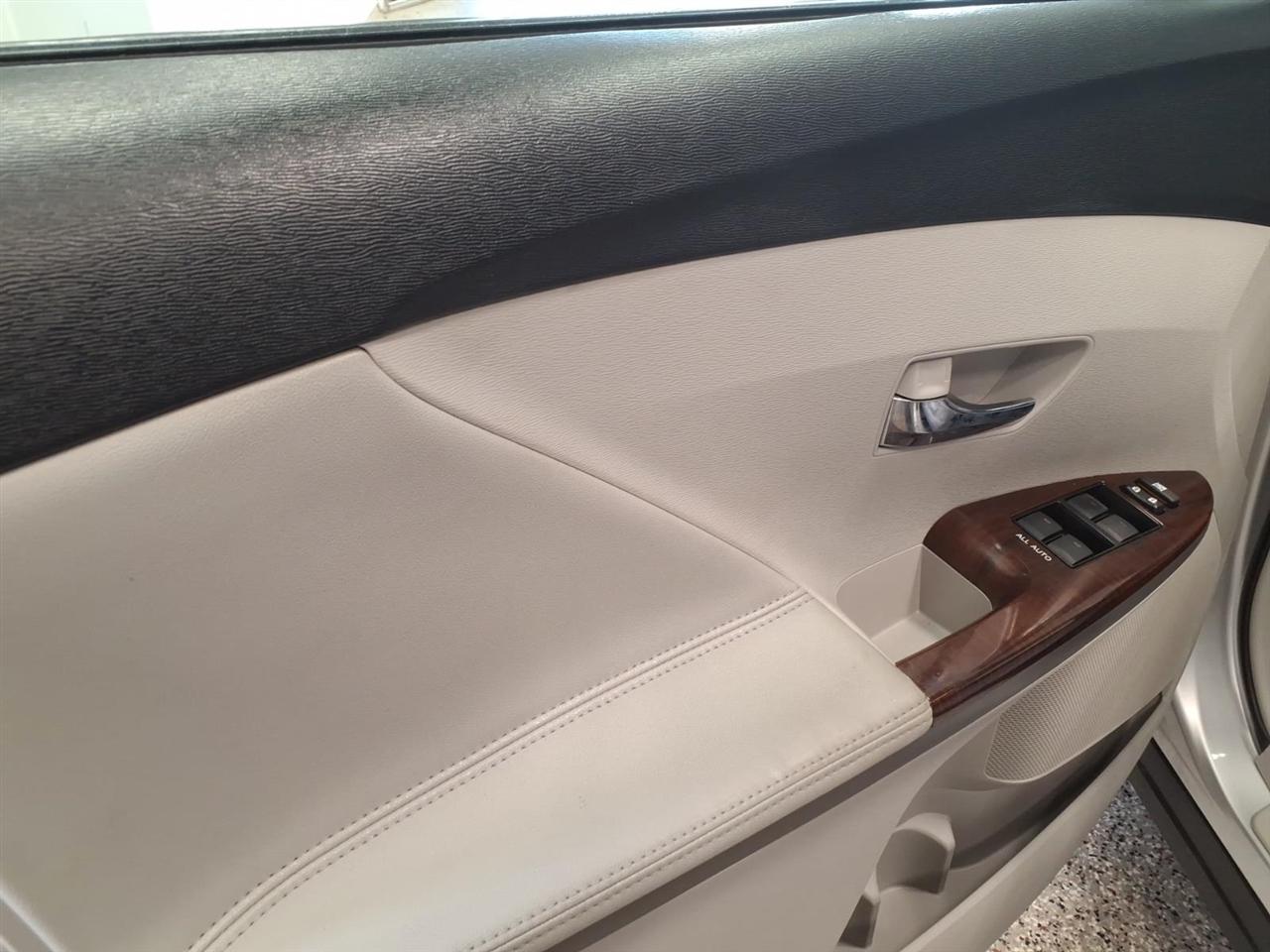 Toyota Venza 4dr Wgn V6 AWD (Natl) 2011