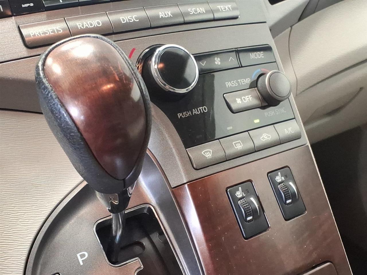 Toyota Venza 4dr Wgn V6 AWD (Natl) 2011