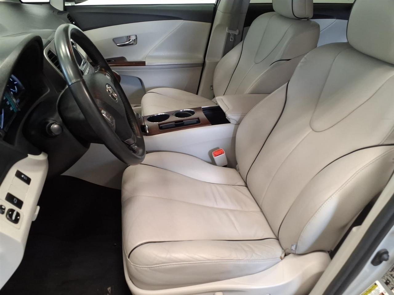 Toyota Venza 4dr Wgn V6 AWD (Natl) 2011