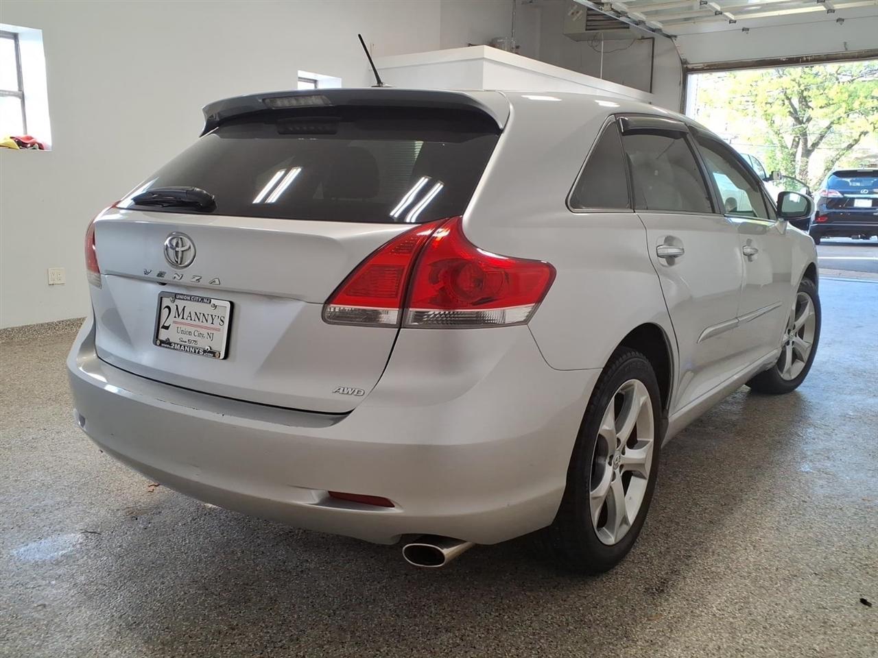 Toyota Venza 4dr Wgn V6 AWD (Natl) 2011