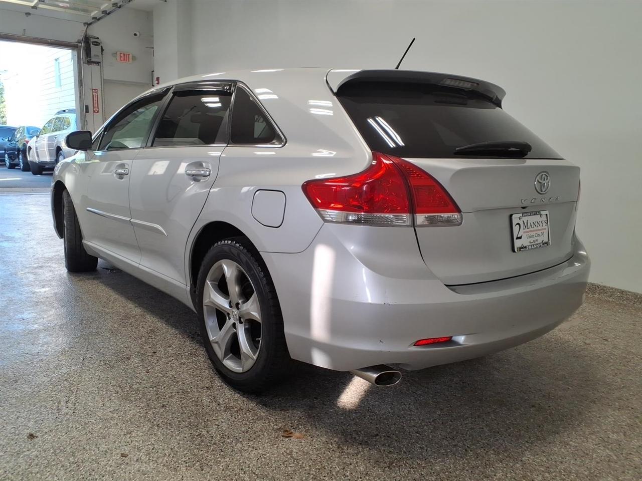 Toyota Venza 4dr Wgn V6 AWD (Natl) 2011