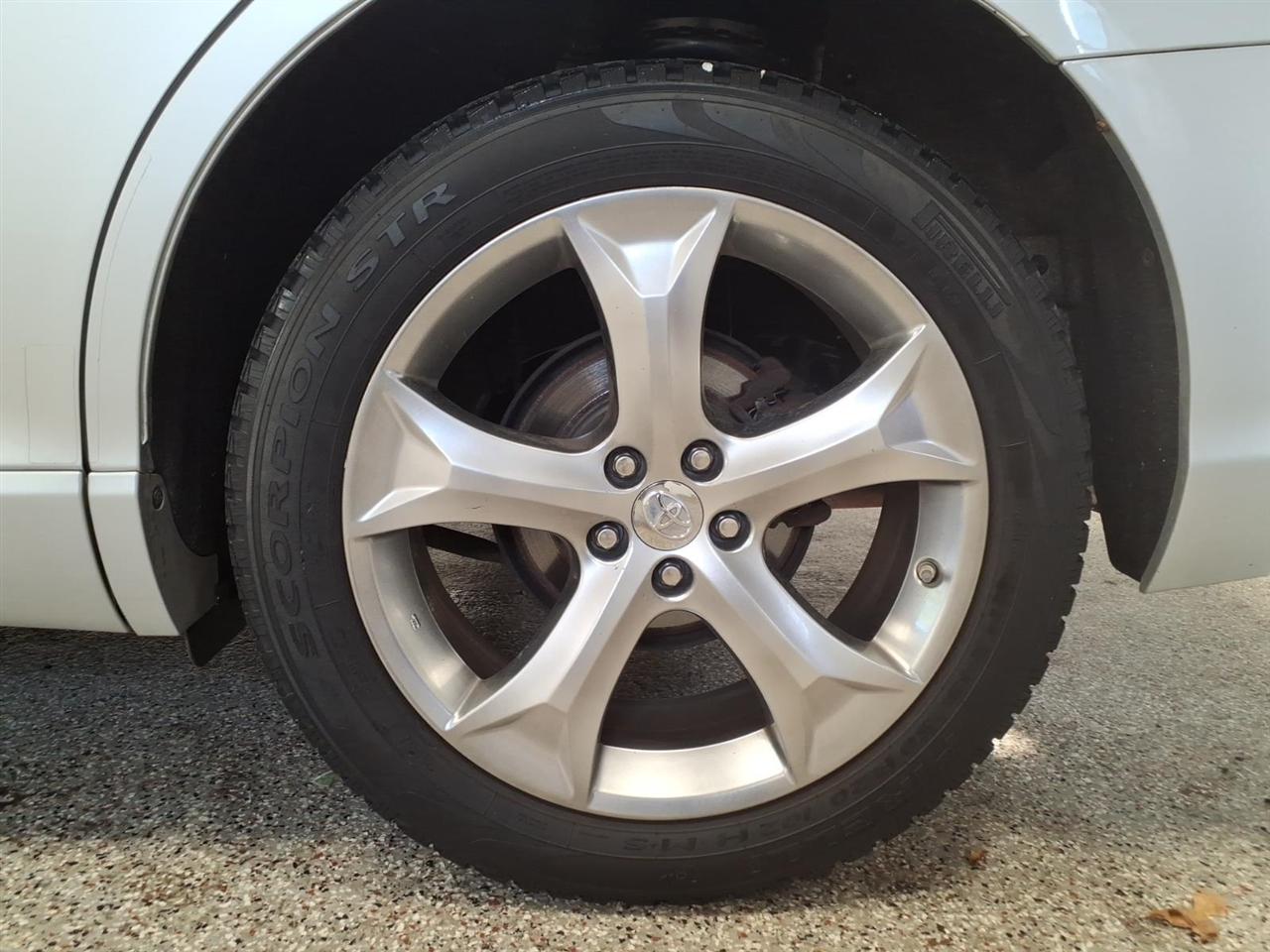 Toyota Venza 4dr Wgn V6 AWD (Natl) 2011