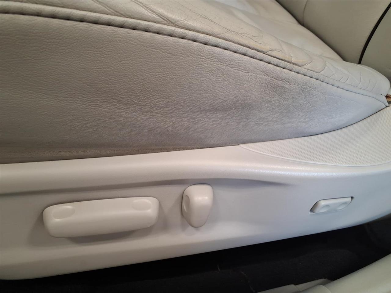 Toyota Venza 4dr Wgn V6 AWD (Natl) 2011