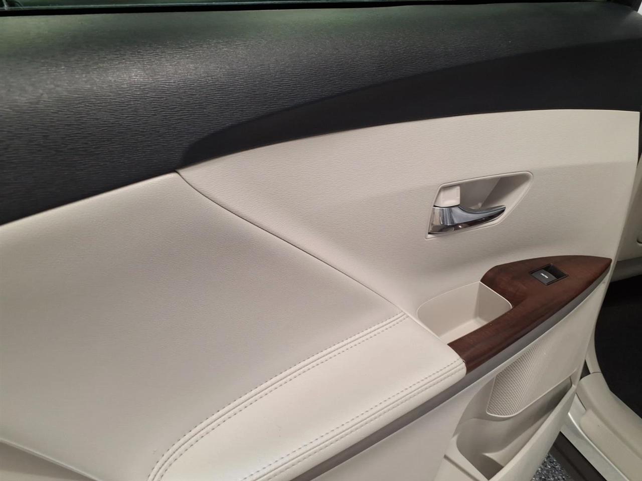 Toyota Venza 4dr Wgn V6 AWD (Natl) 2011