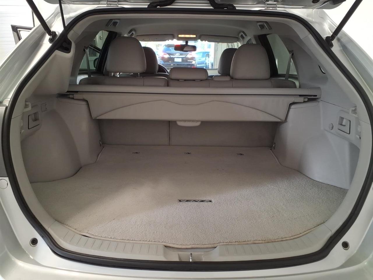 Toyota Venza 4dr Wgn V6 AWD (Natl) 2011