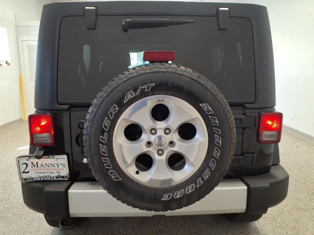 Jeep Wrangler Unlimited 4WD 4dr Sahara 2013