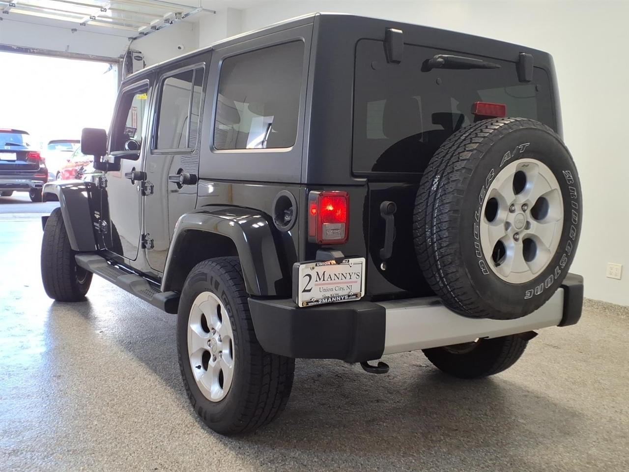 Jeep Wrangler Unlimited 4WD 4dr Sahara 2013