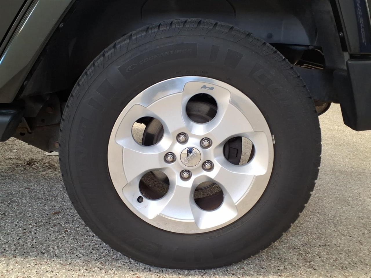 Jeep Wrangler Unlimited 4WD 4dr Sahara 2013