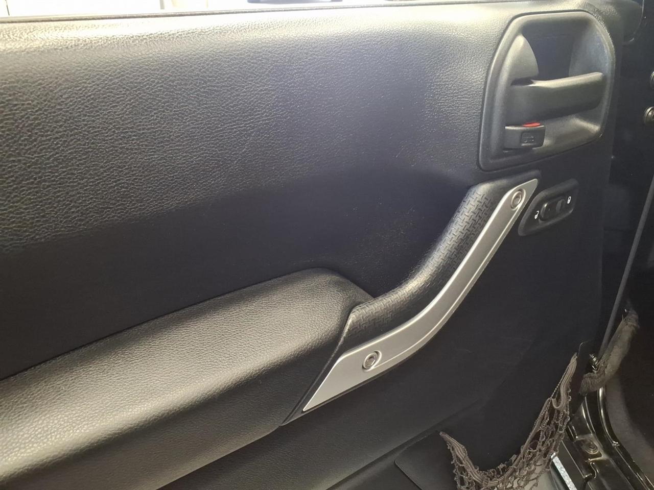 Jeep Wrangler Unlimited 4WD 4dr Sahara 2013