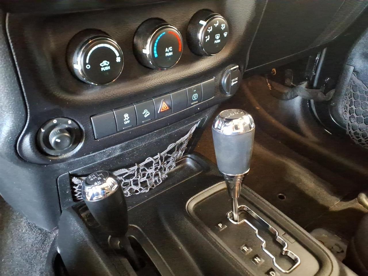 Jeep Wrangler Unlimited 4WD 4dr Sahara 2013