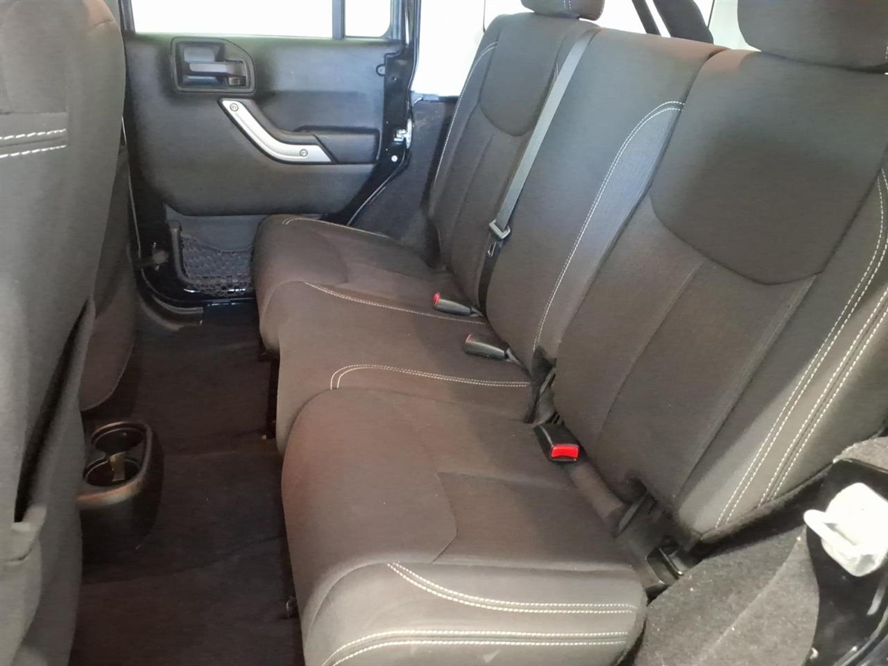 Jeep Wrangler Unlimited 4WD 4dr Sahara 2013