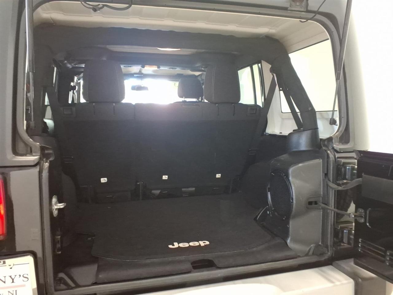 Jeep Wrangler Unlimited 4WD 4dr Sahara 2013