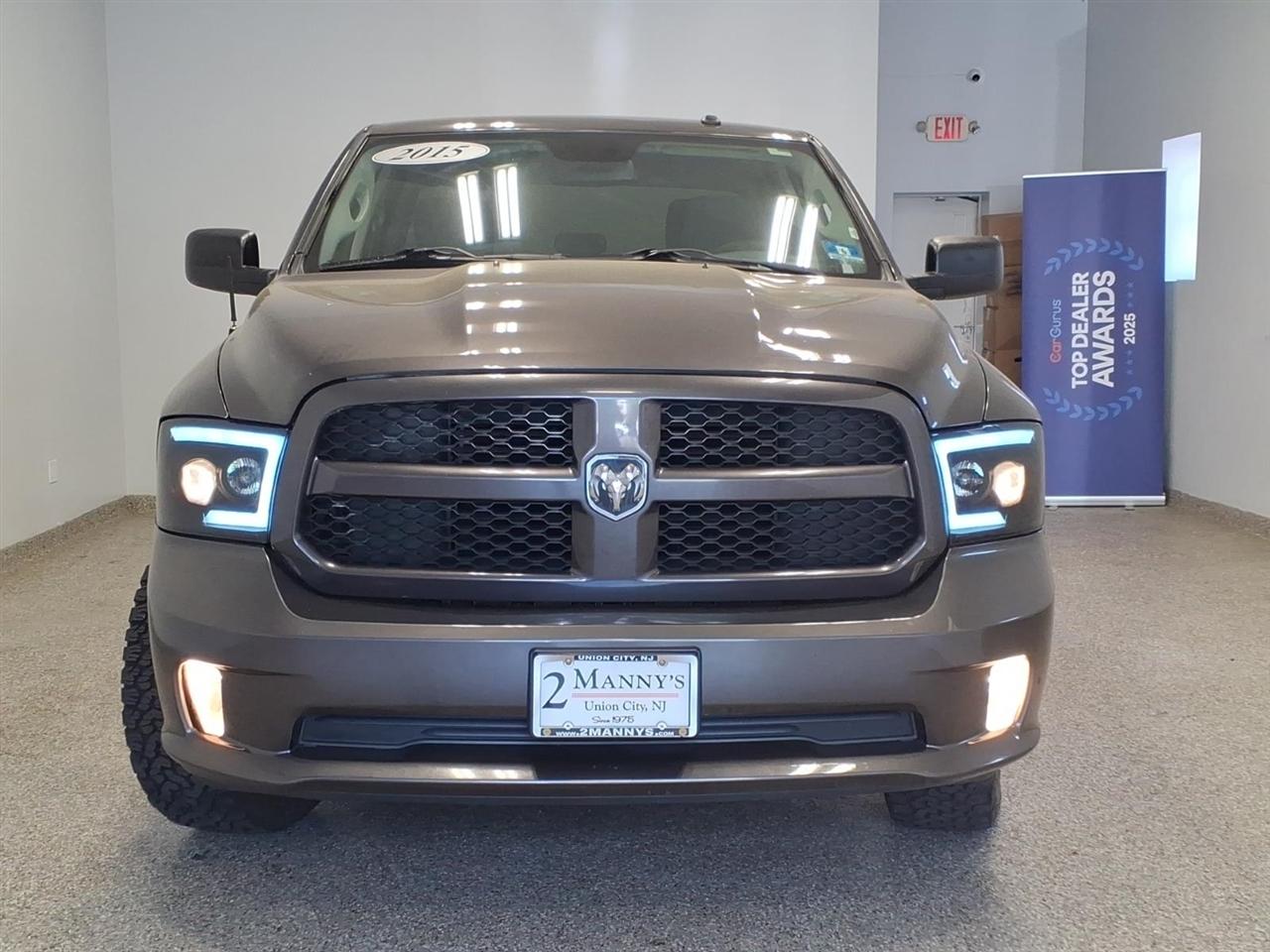 RAM 1500 4WD Crew Cab 140.5" Express 2015