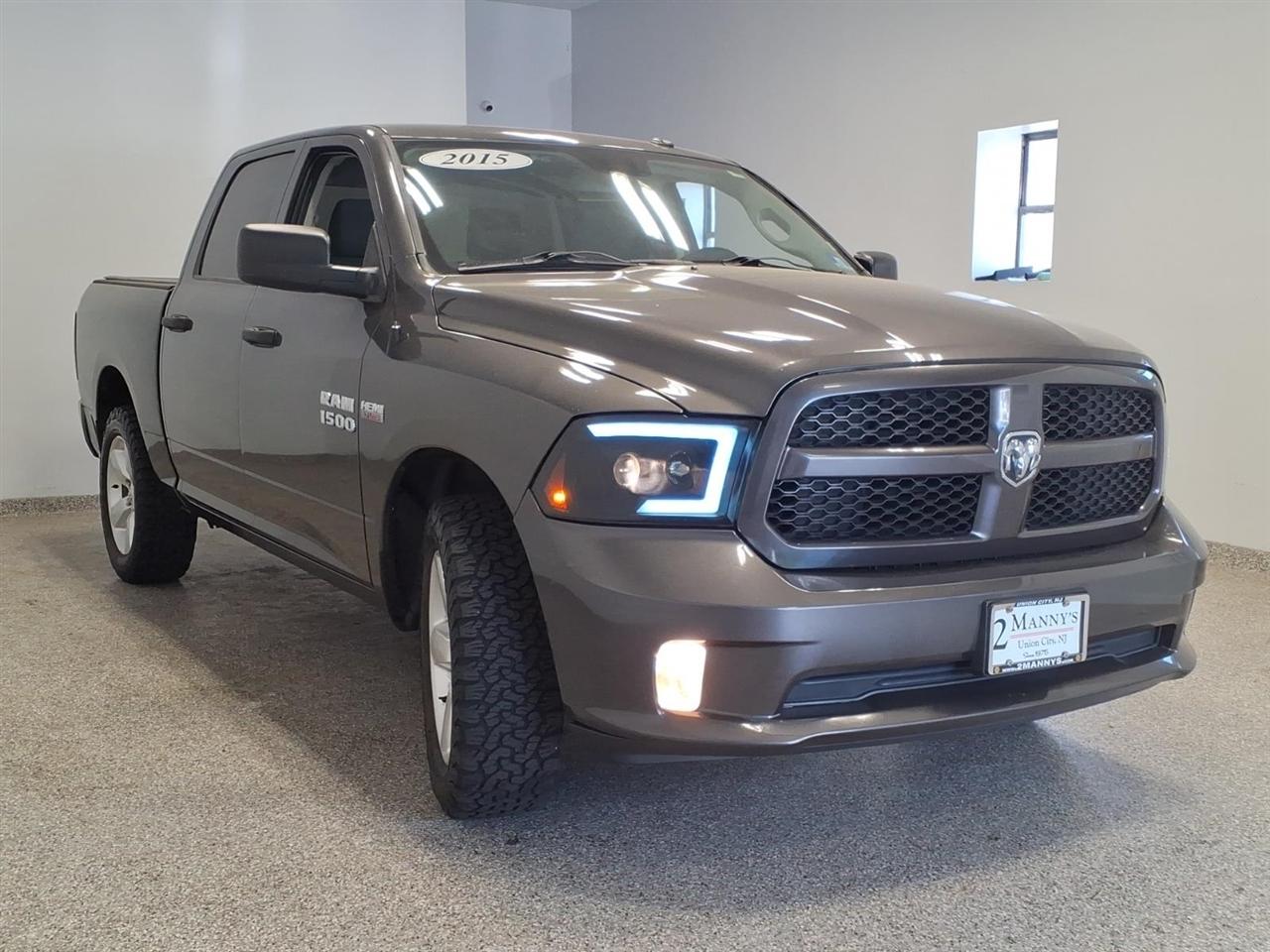 RAM 1500 4WD Crew Cab 140.5" Express 2015