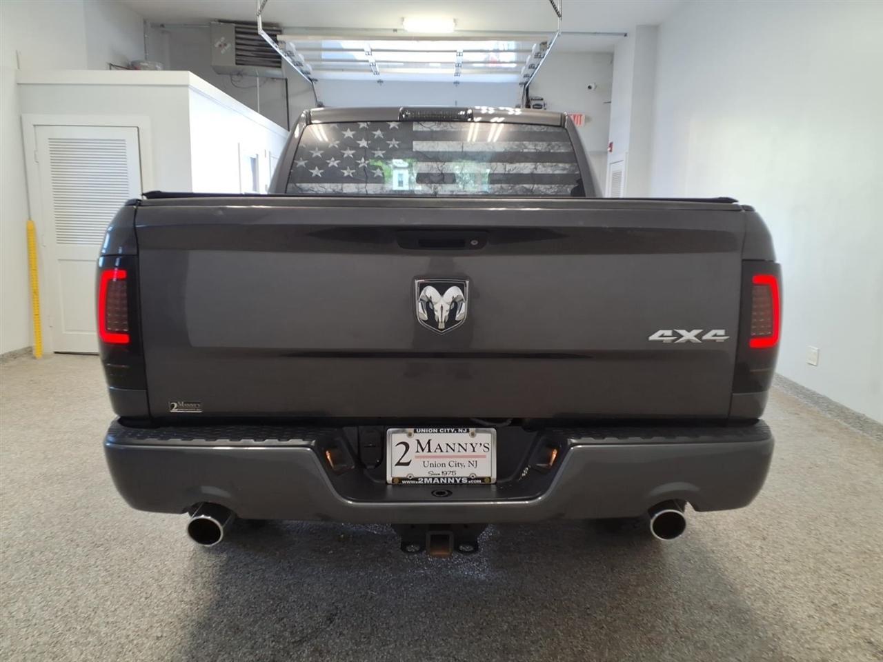 RAM 1500 4WD Crew Cab 140.5" Express 2015