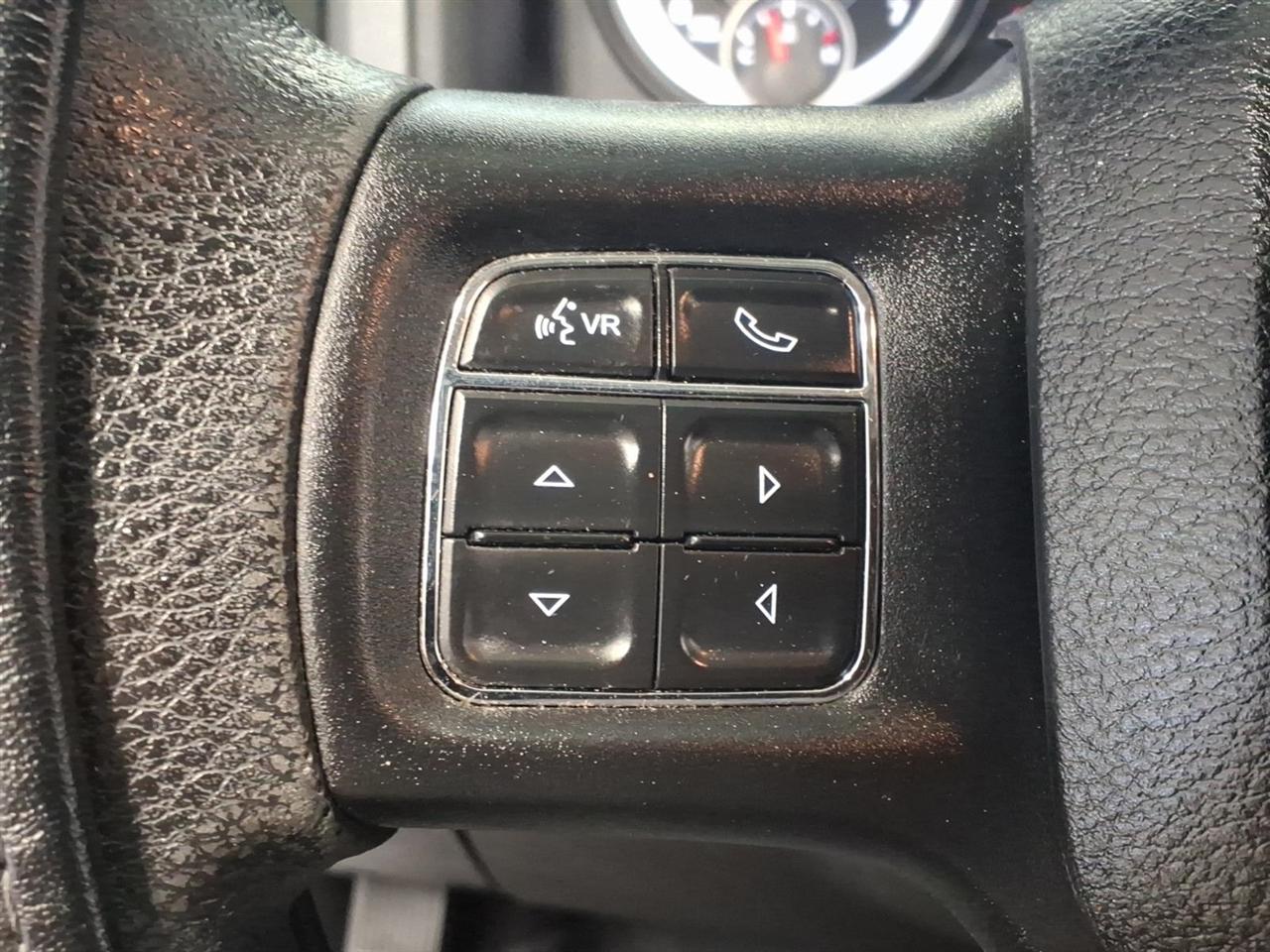RAM 1500 4WD Crew Cab 140.5" Express 2015
