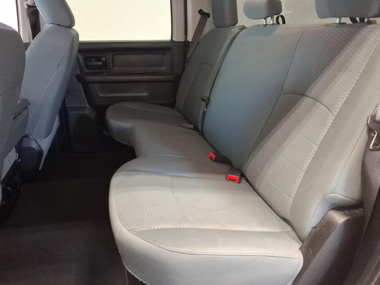 RAM 1500 4WD Crew Cab 140.5" Express 2015
