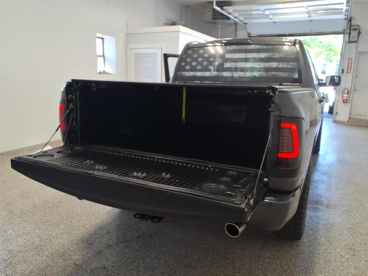 RAM 1500 4WD Crew Cab 140.5" Express 2015